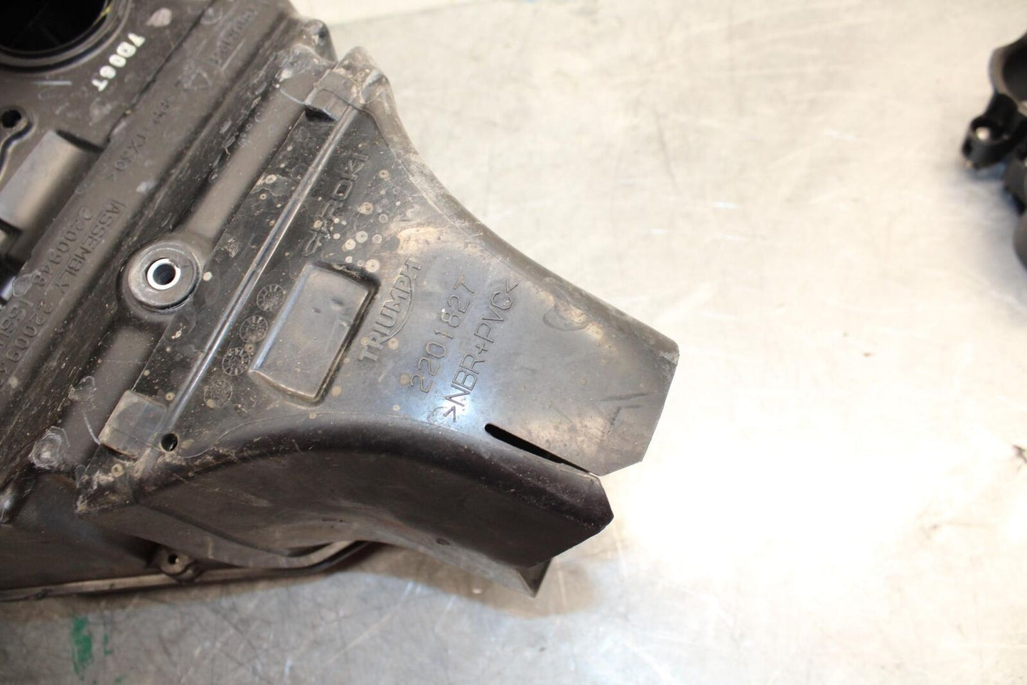17-21 TRIUMPH STREET TRIPPLE R ABS AIRBOX AIR INTAKE FILTER BOX bb452