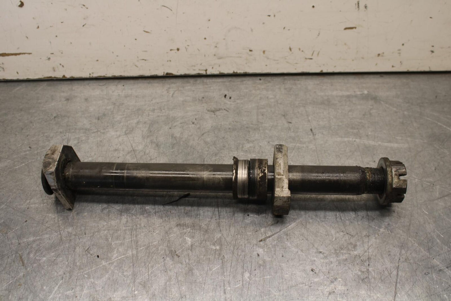 01-03 SUZUKI GSXR600 REAR AXLE BACK WHEEL RIM PIVOT BOLT AXEL BB633