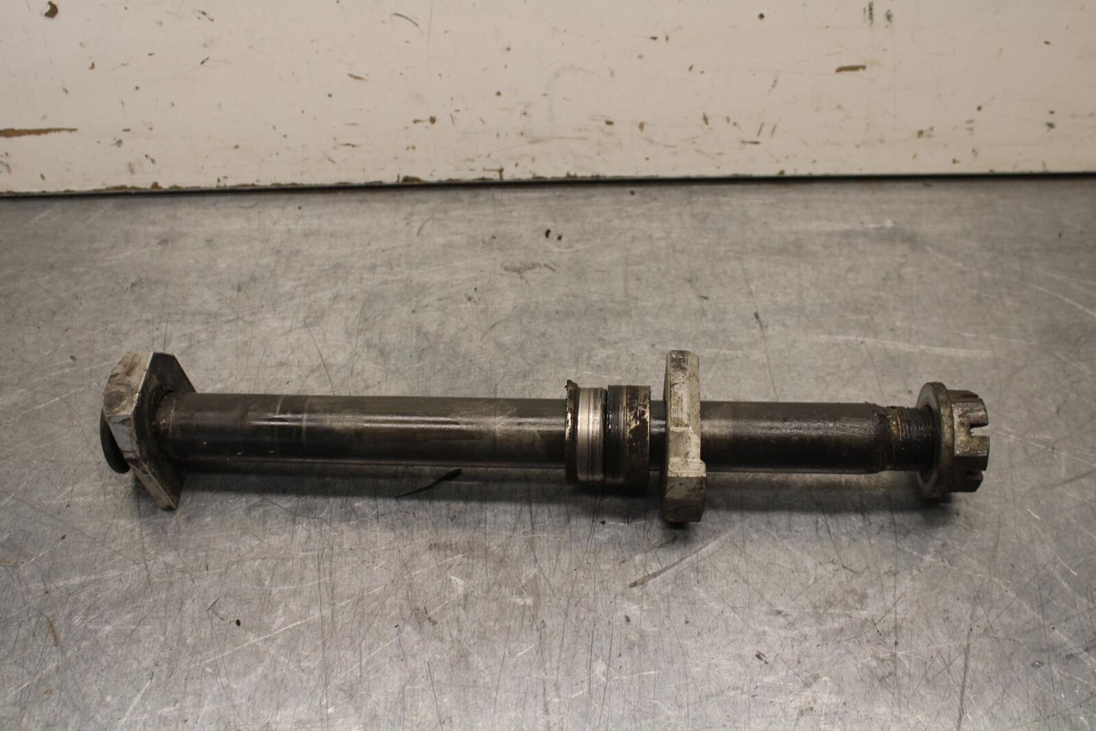 01-03 SUZUKI GSXR600 REAR AXLE BACK WHEEL RIM PIVOT BOLT AXEL BB633