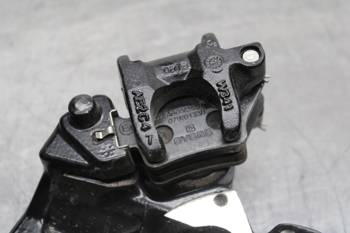 17-24 KTM 390 DUKE REAR BACK BRAKE CALIPER W MOUNT BRACKET BB734