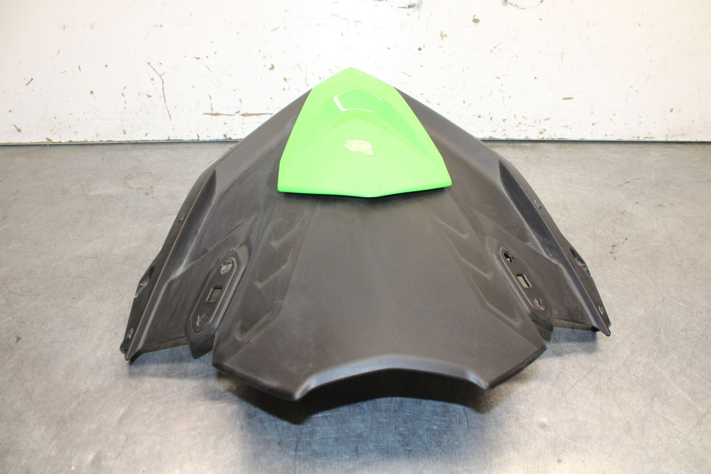 18-24 KAWASAKI NINJA 650 FRONT CENTER COWL FAIRING BB725