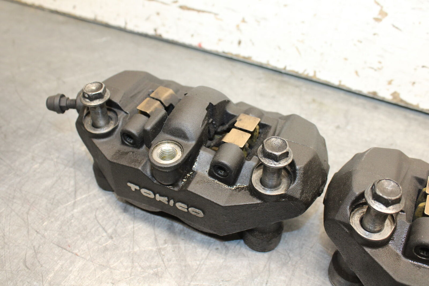 06-07 SUZUKI GSXR 600 RIGHT LEFT FRONT BRAKE CALIPER SET PAIR CALIPERS BB737