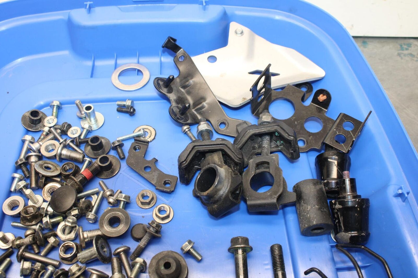 12-17 KAWASAKI ER-6N Z650 MISCELLANEOUS MOUNTING BOLTS HARDWARE SCREWS BB607