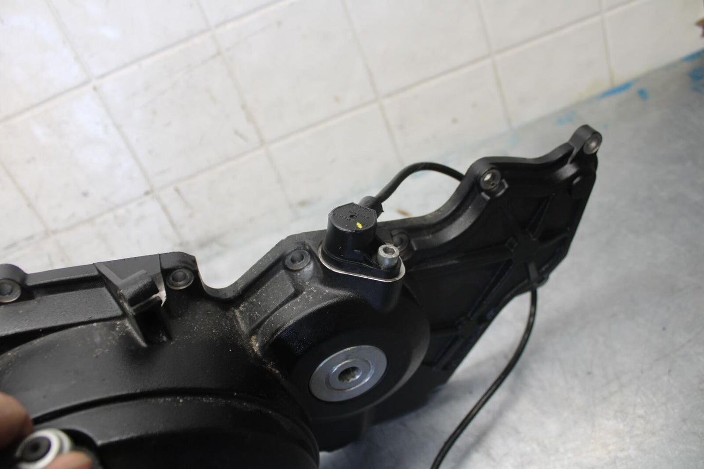 2010 Aprilia RSV1000R CLUTCH SIDE ENGINE MOTOR COVER BB513