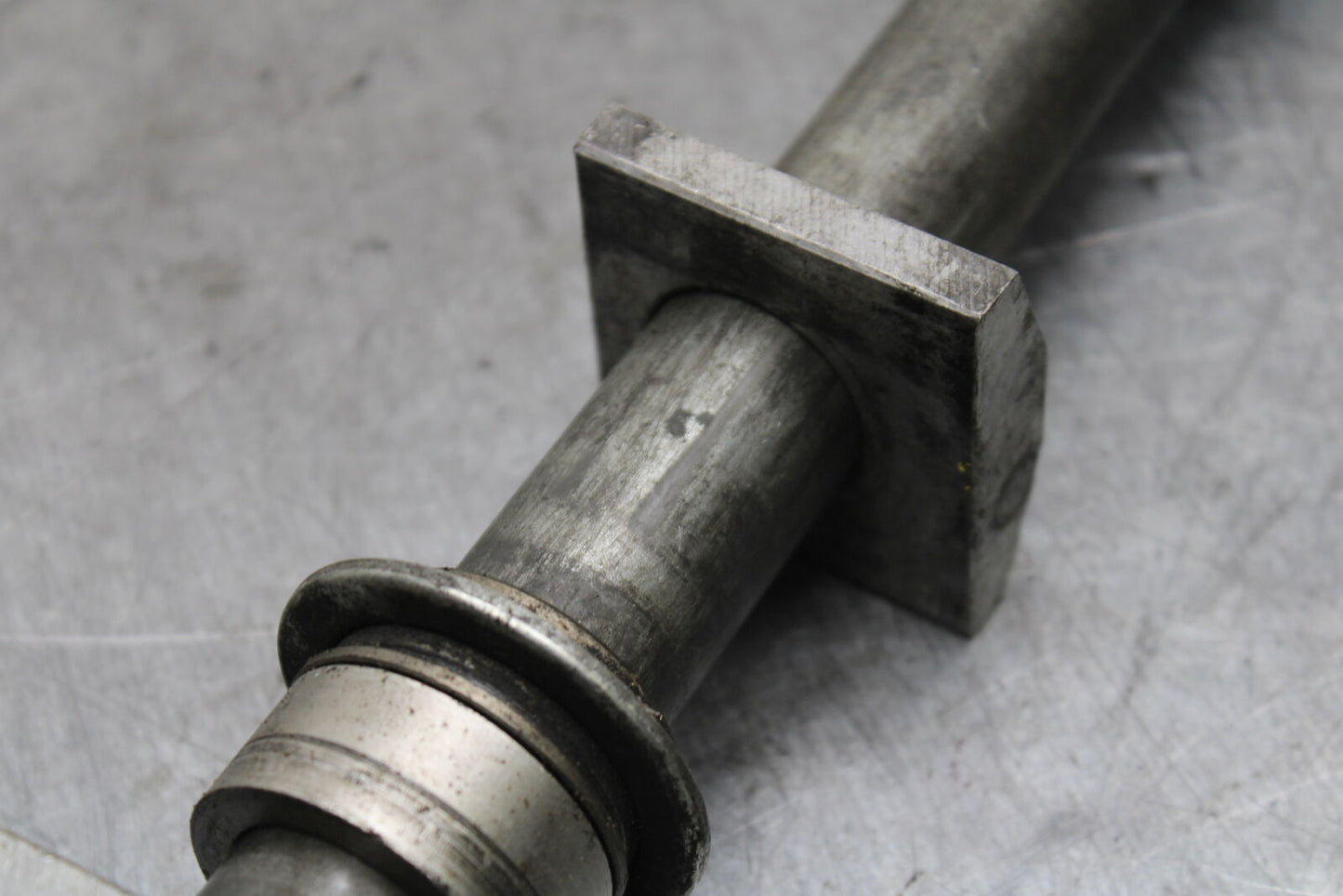 01-03 SUZUKI GSXR600 REAR AXLE BACK WHEEL RIM PIVOT BOLT AXEL BB336