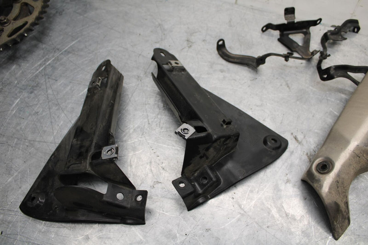 14-15 TRIUMPH STREET TRIPLE R LEFT OVER BRACKET MOUNT BB441