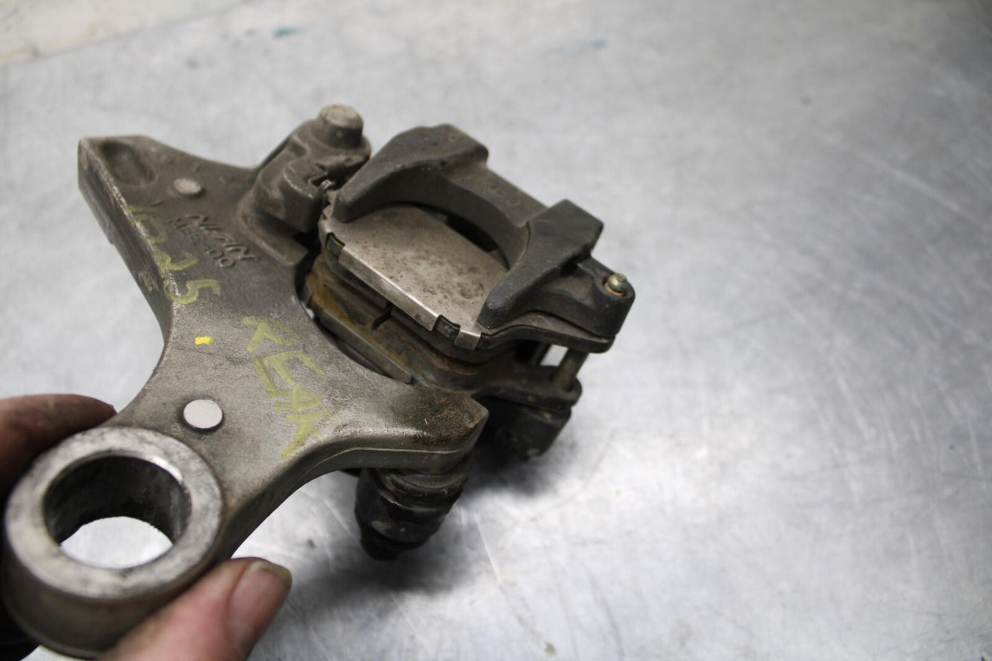 05-06 HONDA CBR600RR REAR BACK BRAKE CALIPER W MOUNT BRACKET BB479
