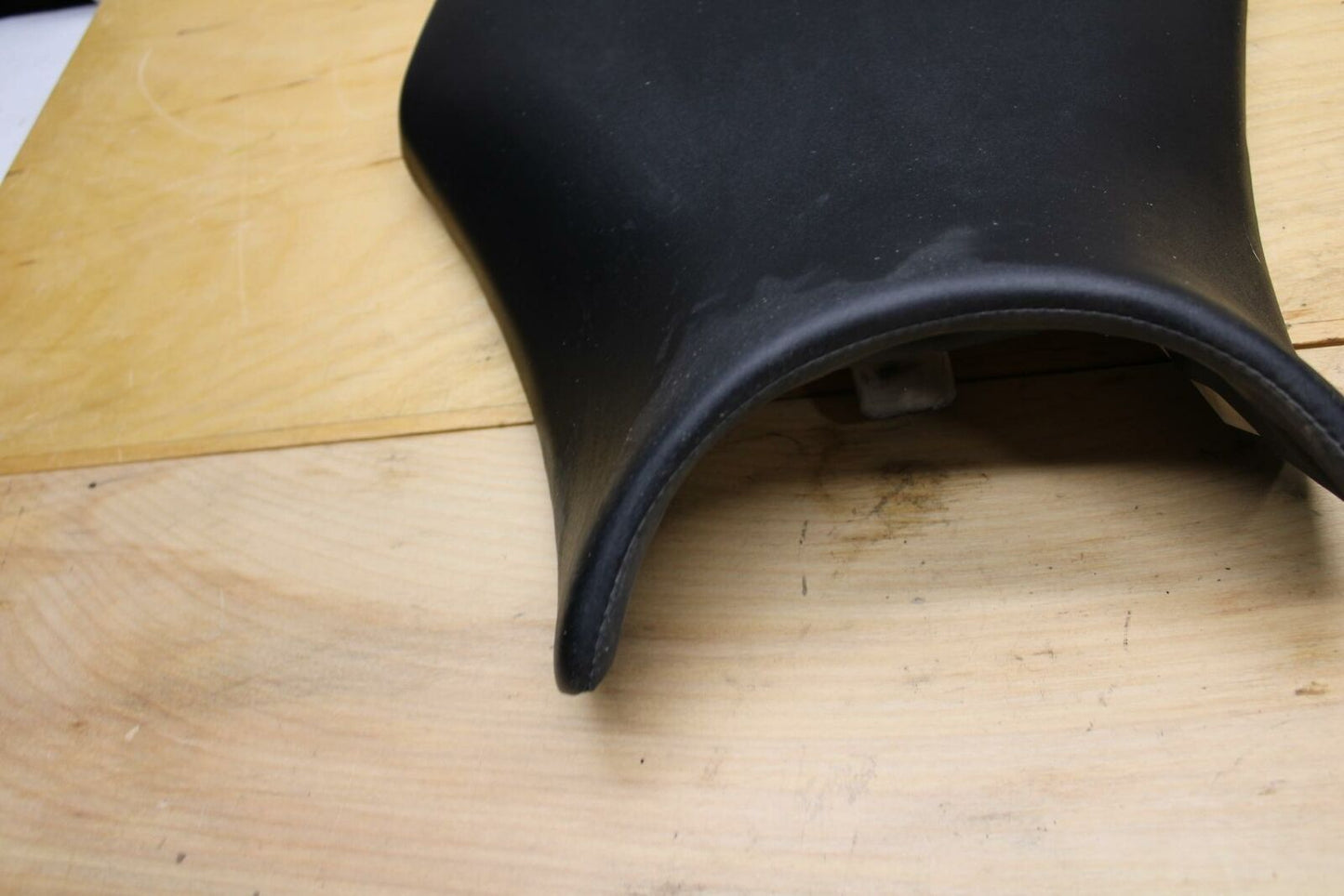 02-03 YAMAHA YZF R1 5PW FRONT DRIVERS SEAT SADDLE PILLION 5PW-24710-01-00 BB313