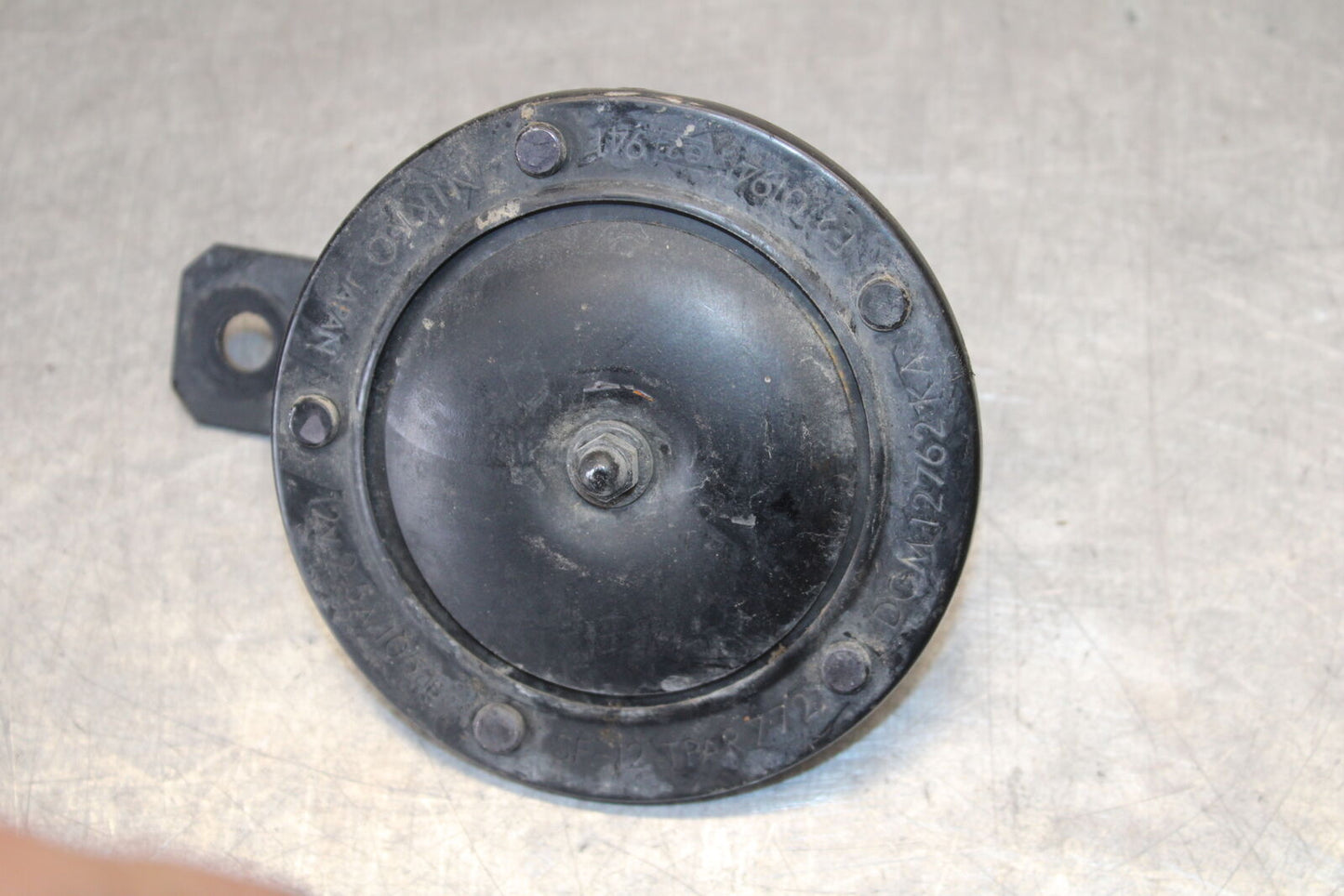 01-06 TRIUMPH TIGER 955I HORN SIGNAL BB693