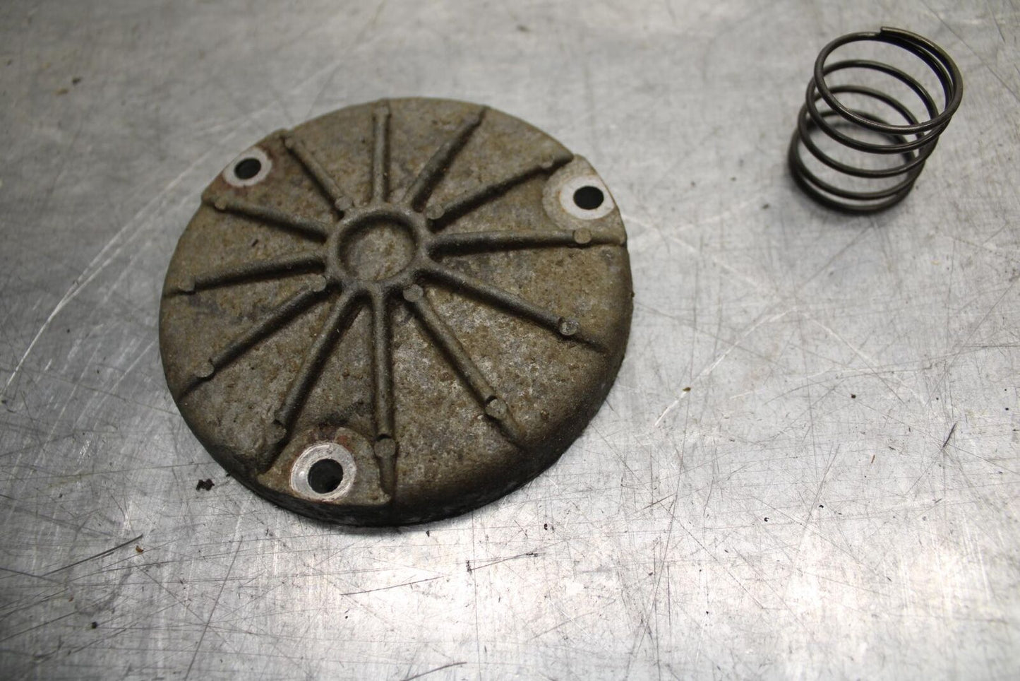 80-81 SUZUKI GS1000G ENGINE OIL FILTER COVER SPRING BB91