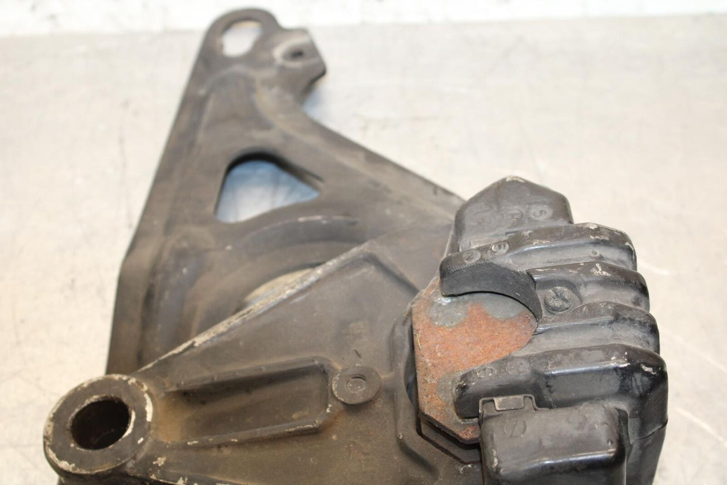 1979 Yamaha XS1100 REAR BACK BRAKE CALIPER W MOUNT BRACKET BB572