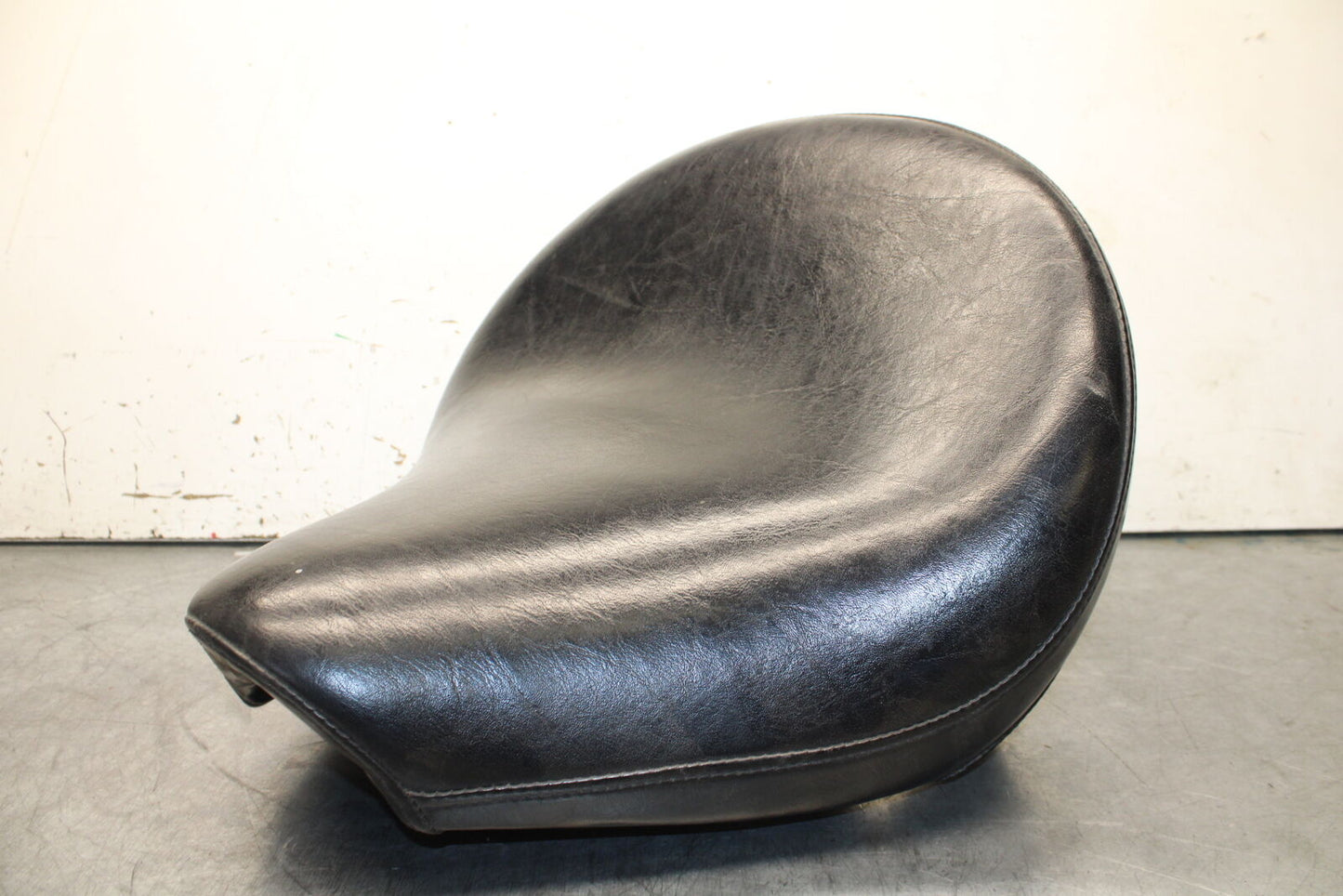 99-00 YAMAHA V STAR 1100 FRONT DRIVERS SEAT BB711