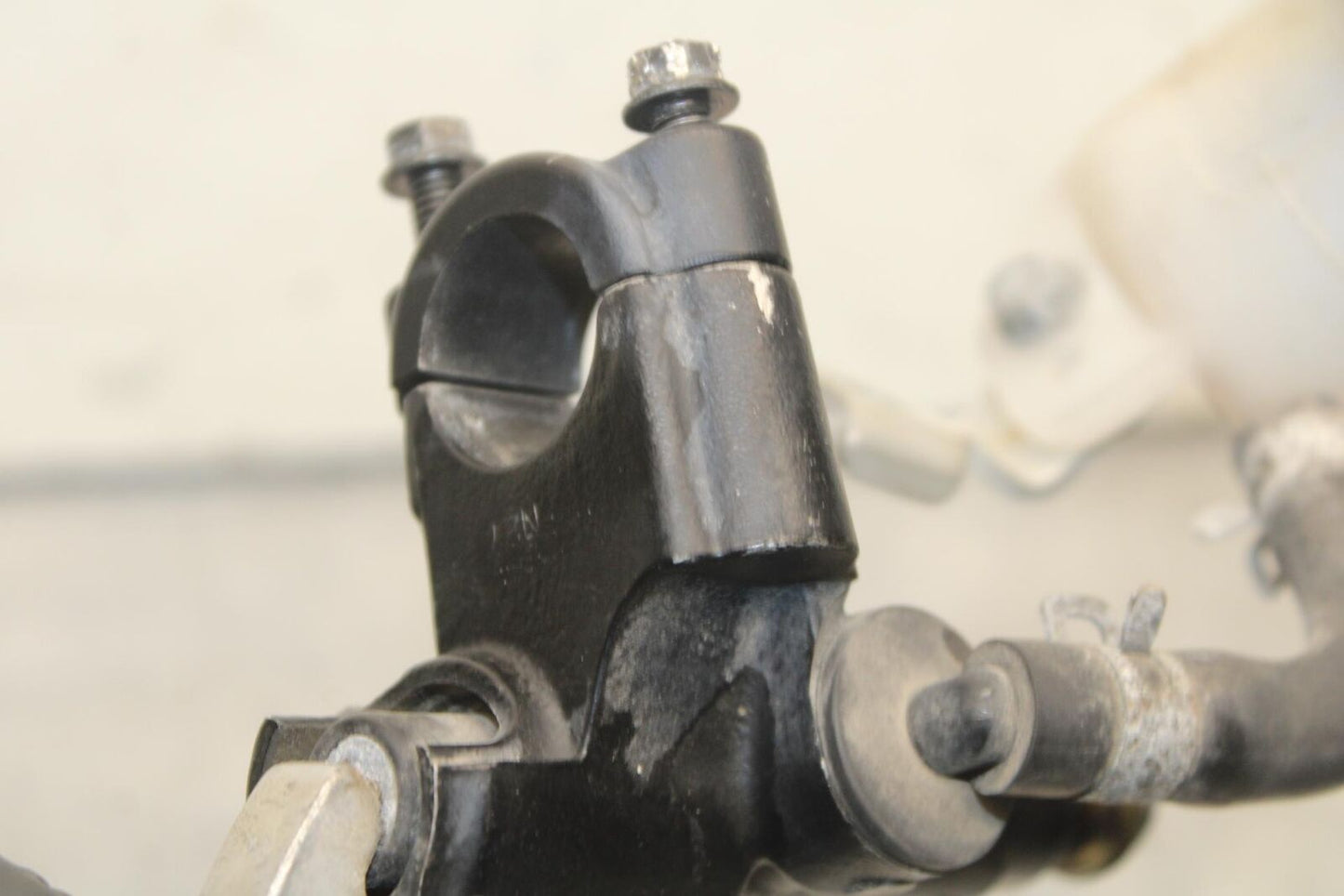 1999 Suzuki GSXR600 FRONT BRAKE MASTER CYLINDER w/ LEVER 59600-17C00 BB608