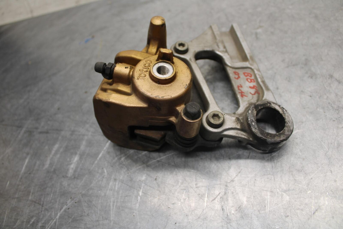 2004 Kawasaki Ninja ZX6RR ZX600M REAR BACK BRAKE CALIPER W MOUNT BRACKET BB43