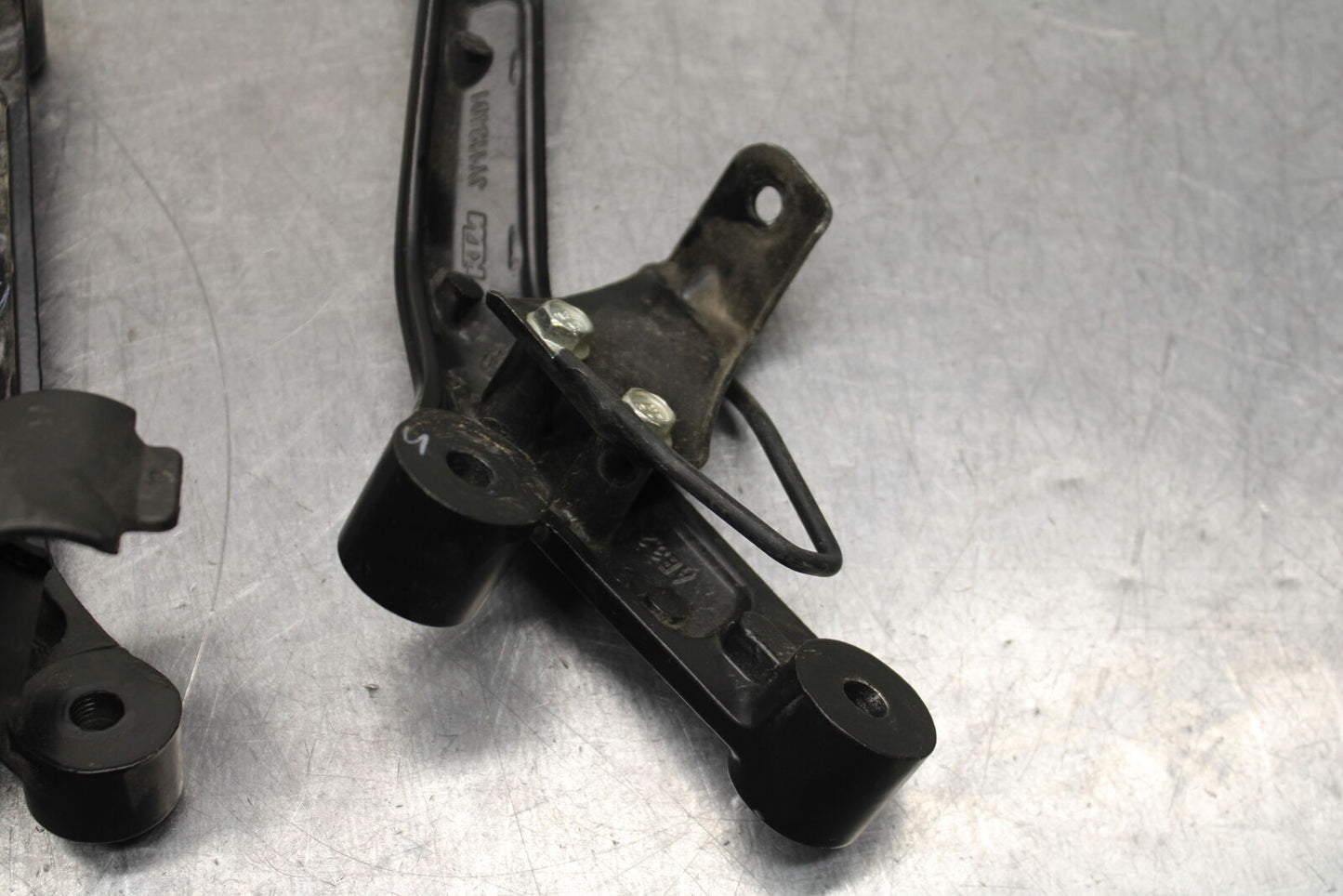 17-24 KTM 390 DUKE ENGINE MOTOR MOUNT STAY BRACKETS BB734