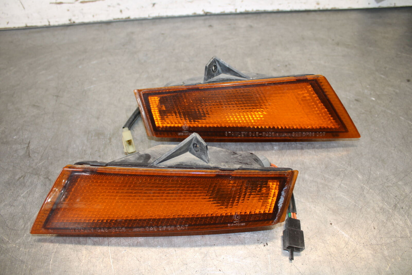 93-00 HONDA GOLDWING 1500 GL1500SE FRONT LEFT RIGHT TURN SIGNALS LIGHT BB700