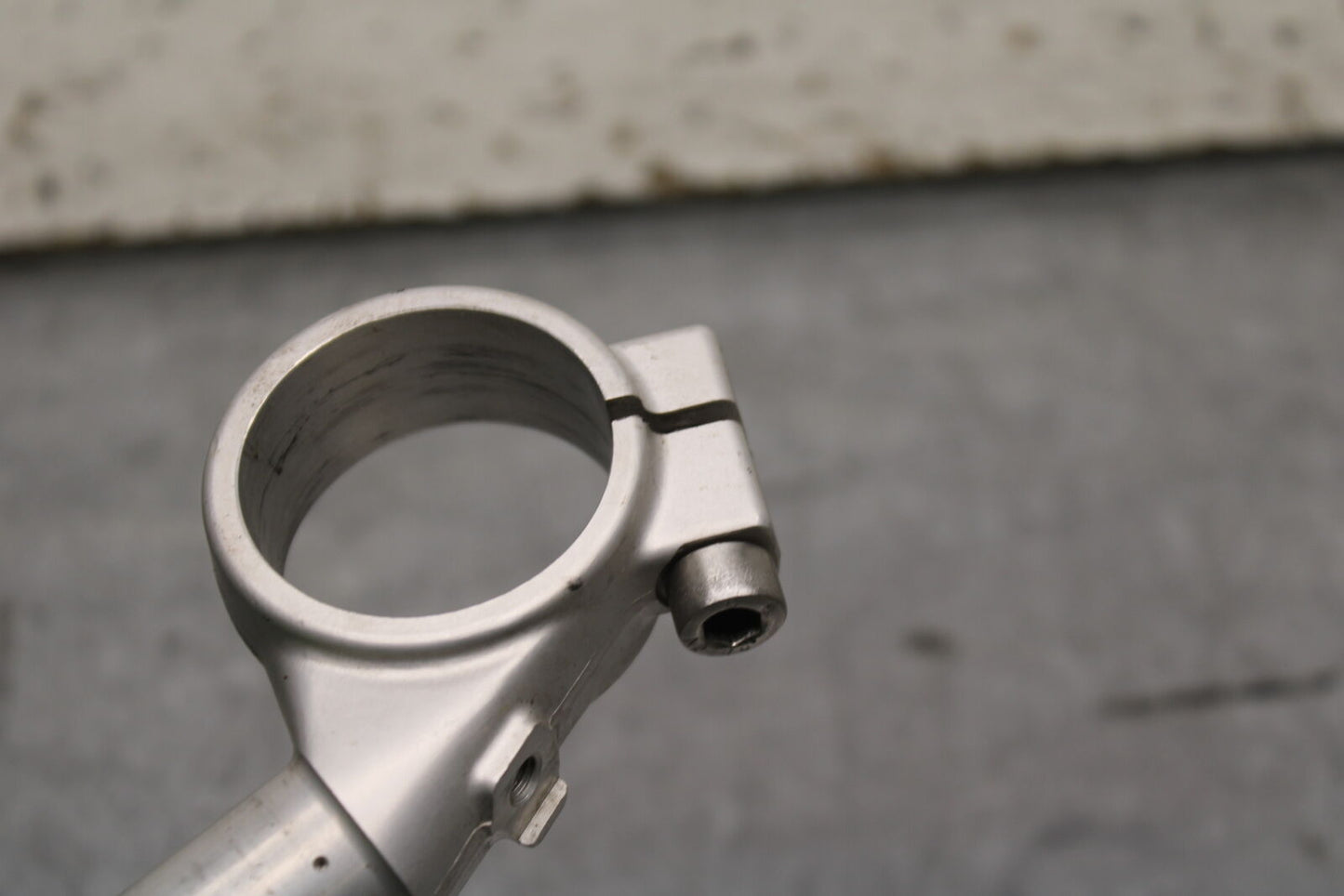 03-04 TRIUMPH DAYTONA 600 RIGHT CLIP ON HANDLEBAR BB745