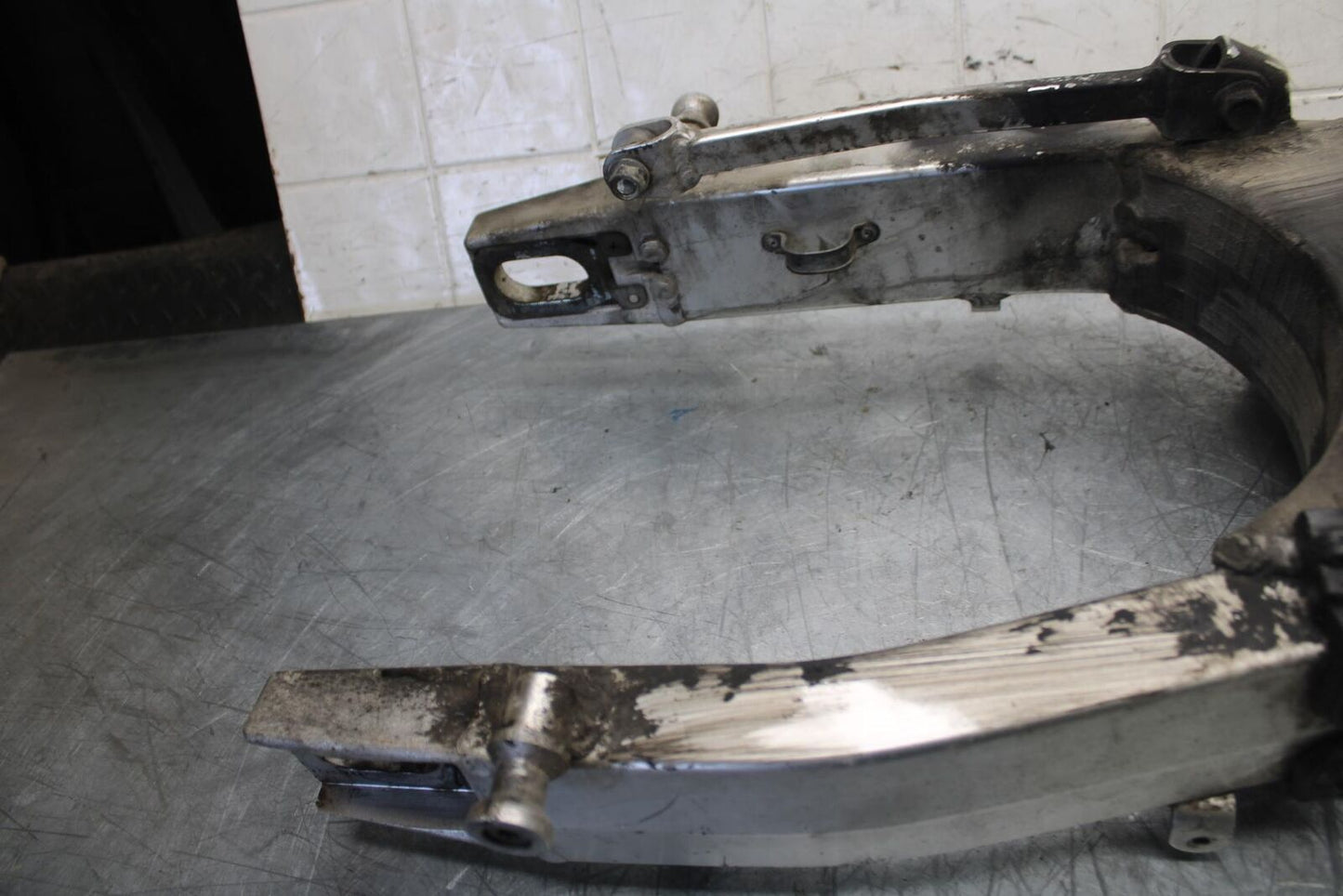 1998 Suzuki TL1000S REAR SWINGARM BACK SUSPENSION SWING ARM BB508