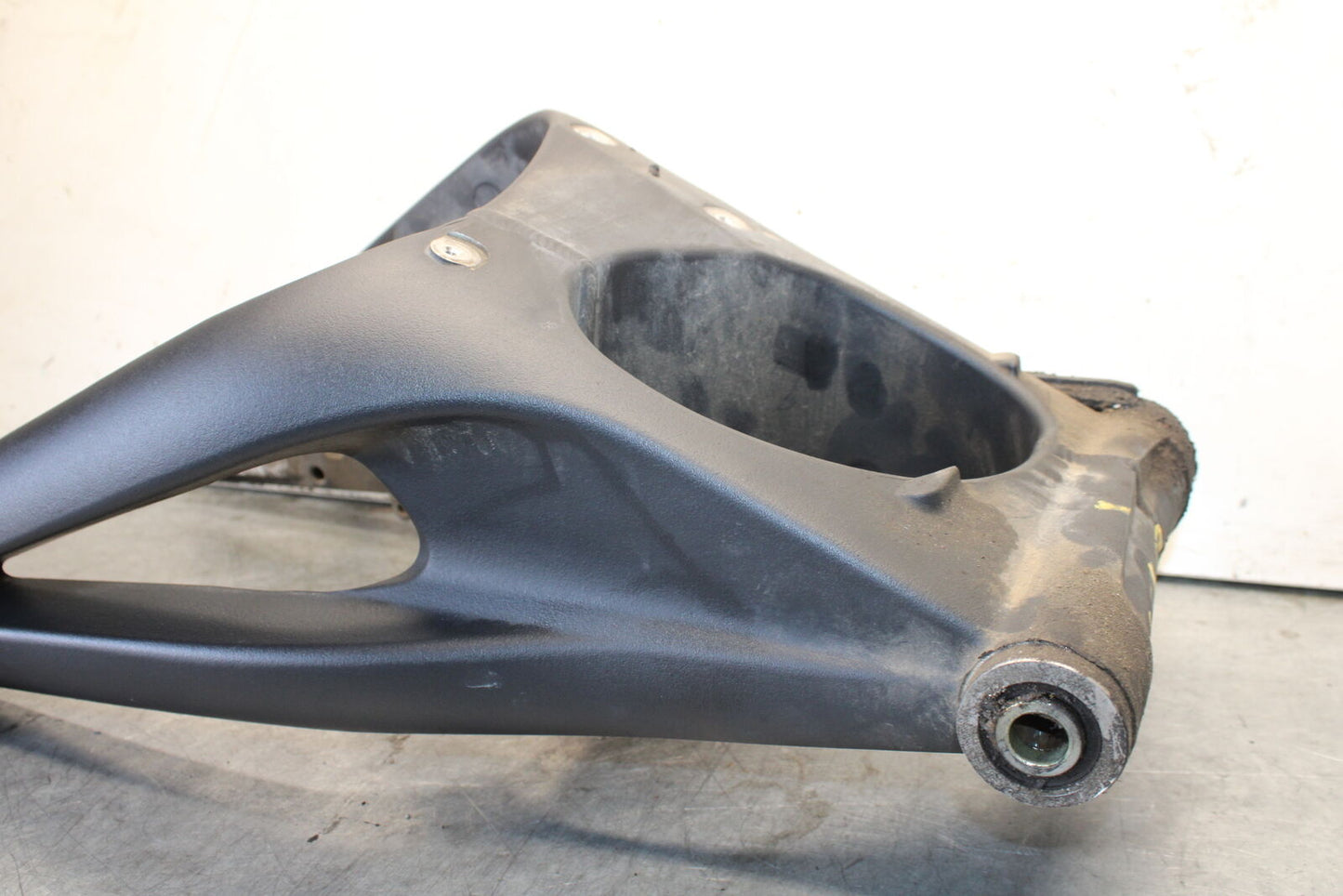07-08 TRIUMPH DAYTONA 675 REAR SWINGARM BACK SUSPENSION SWING ARM T2051694 BB685