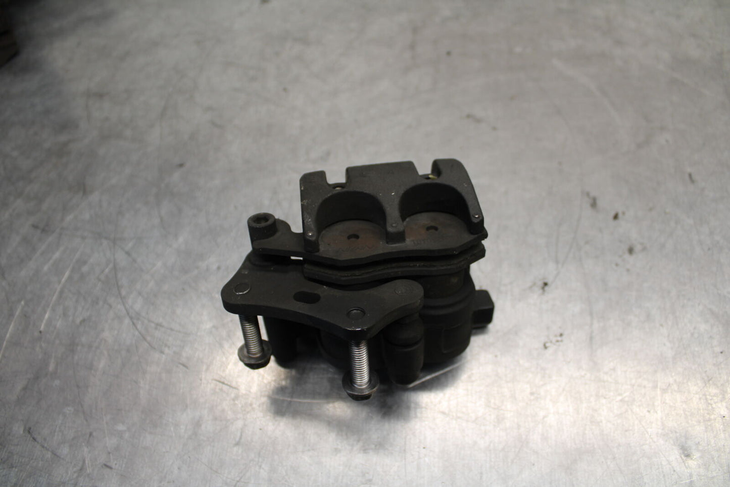 19-22 KAWASAKI Z400 RIGHT FRONT BRAKE CALIPER BB738