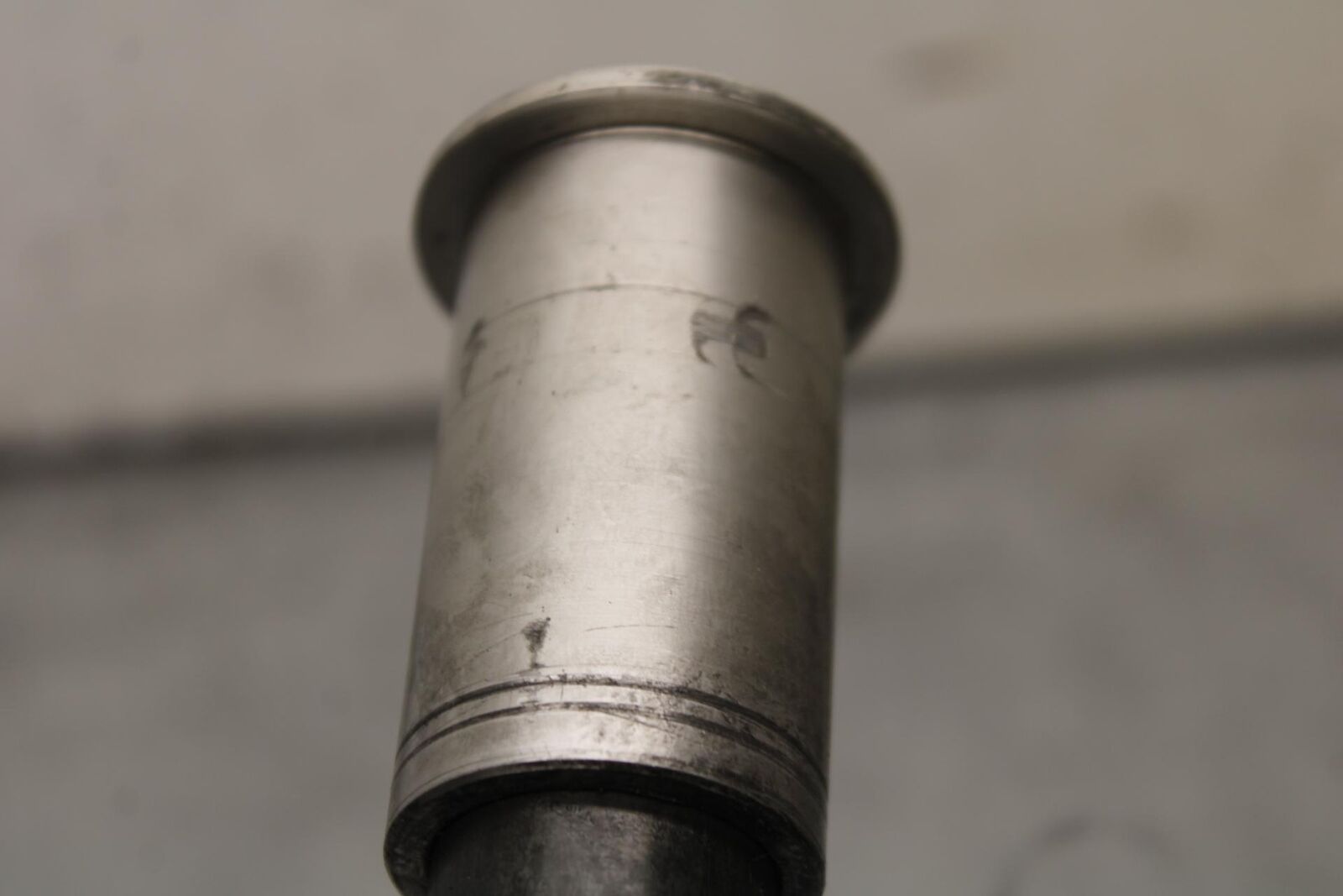 01-03 SUZUKI GSXR600 FRONT WHEEL RIM AXLE PIVOT BOLT 54711-35F00 BB639