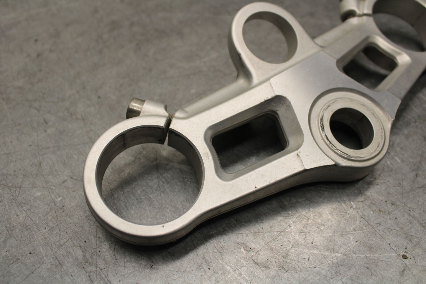 09-11 TRIUMPH DAYTONA 675 FORKS UPPER TRIPLE TREE CLAMP BB652