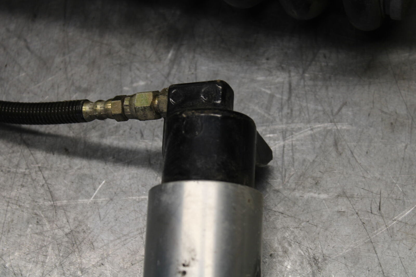 01-06 TRIUMPH TIGER 955I REAR BACK SHOCK ABSORBER SUSPENSION BB693