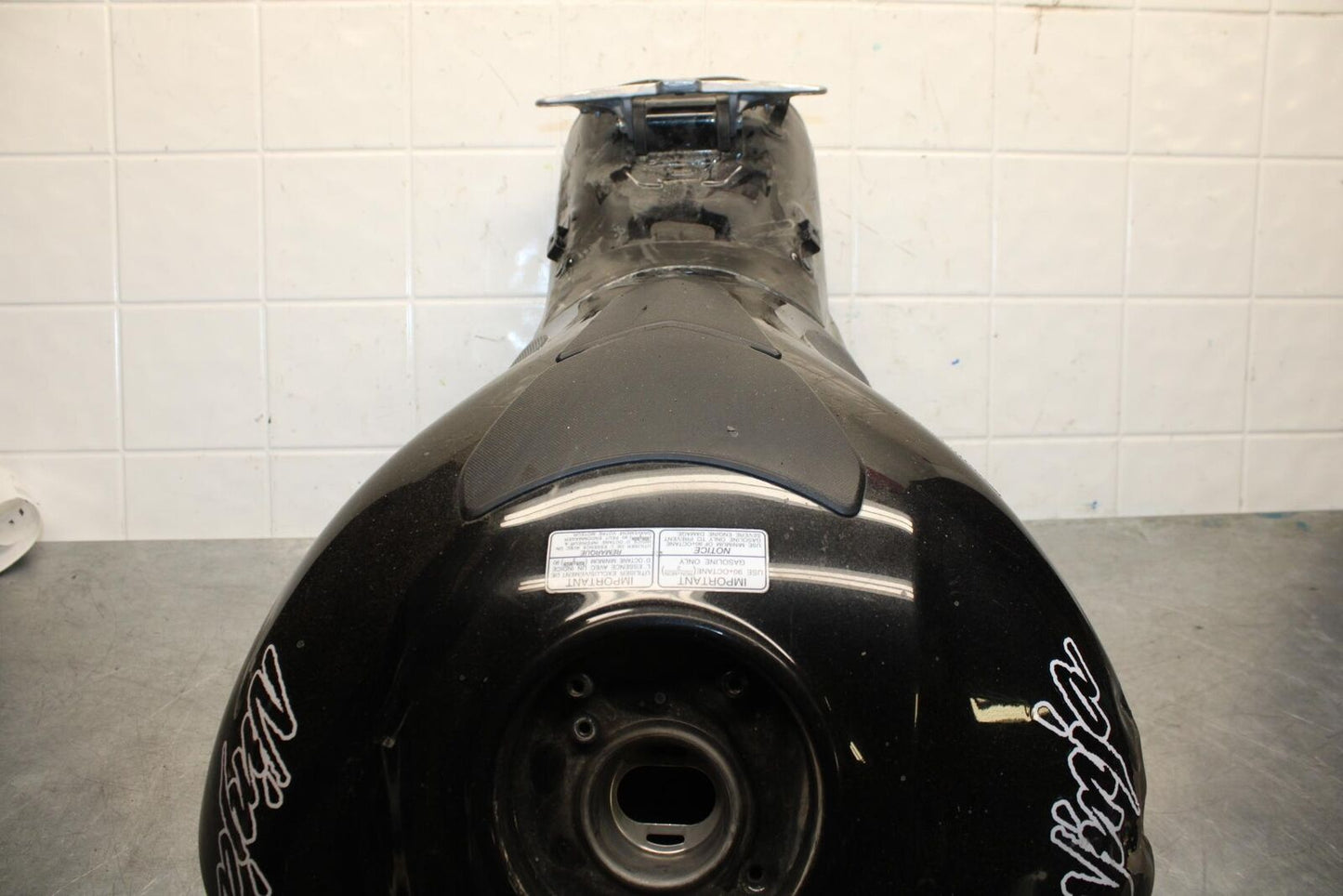 16-20 KAWASAKI ZX10R GAS TANK FUEL CELL PETROL RESERVOIR BB591