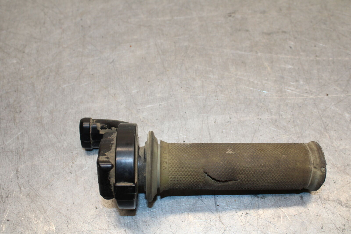 09-11 TRIUMPH DAYTONA 675 THROTTLE CABLE LINE HOUSING GUIDE BB652