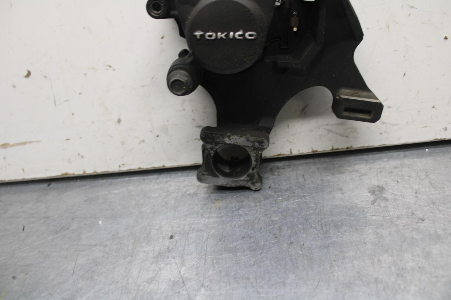 08-10 SUZUKI GSXR 600 750 REAR BACK BRAKE CALIPER W MOUNT BRACKET BB101