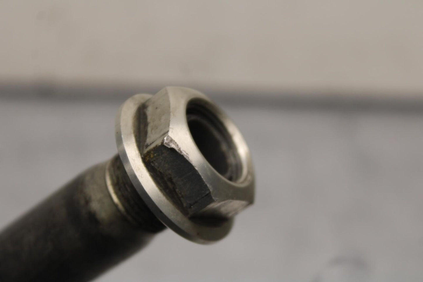 2011 Suzuki GSXR600 FRONT WHEEL RIM AXLE PIVOT BOLT 54711-14J00 BB94