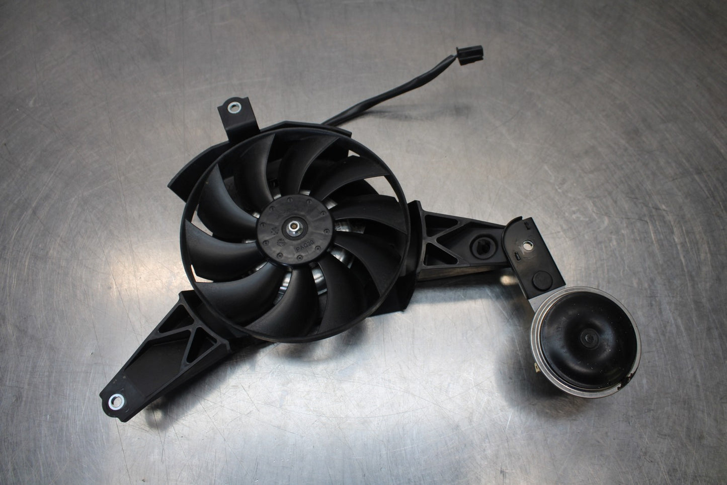 23-24 YAMAHA MT-07 ENGINE RADIATOR COOLING FAN BB194