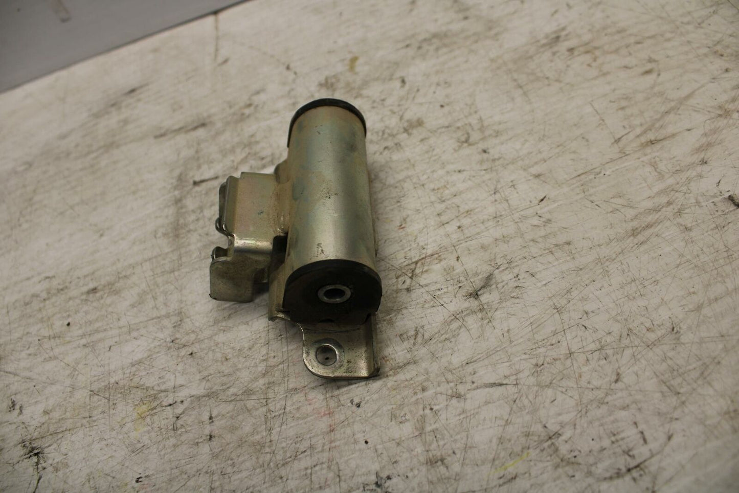 09 YAMAHA FZ6 GAS TANK FUEL CELL PETROL RESERVOIR BRACKET MOUNT BB295