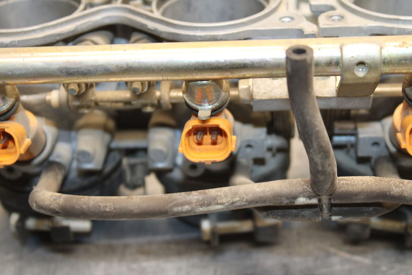 05-06 HONDA CBR600RR MAIN FUEL INJECTORS / THROTTLE BODIES BB739