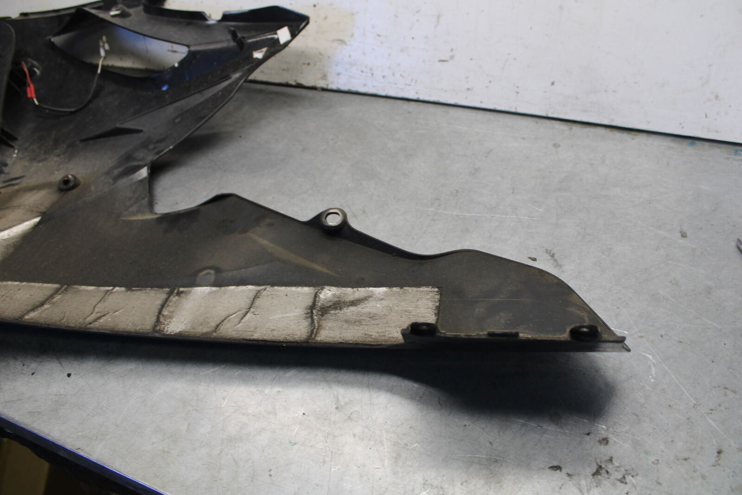 07-08 TRIUMPH DAYTONA 675 RIGHT LOWER MID UPPER SIDE FAIRING COWL BB685