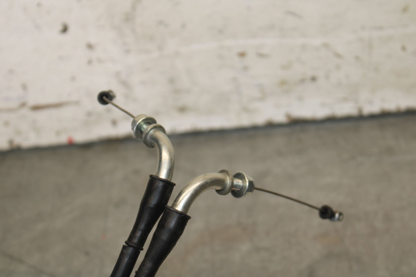 09-11 DUCATI 1198 DOMINO THROTTLE CABLE LINE HOUSING GUIDE BB705