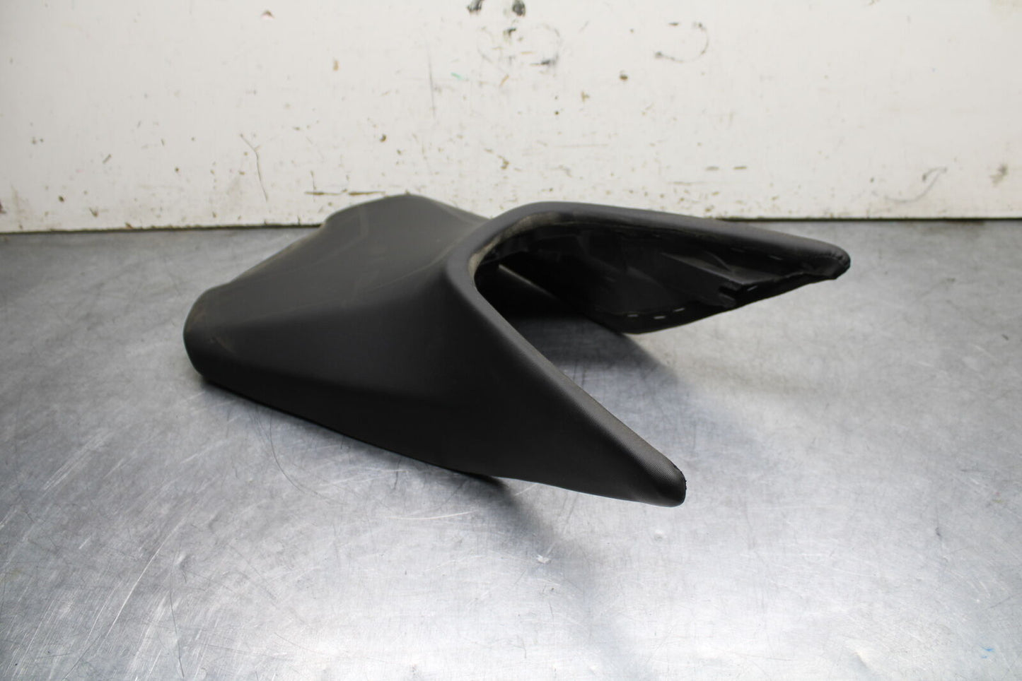 17-24 KTM 390 DUKE FRONT DRIVERS SEAT PAD SADDLE PILLION BB734