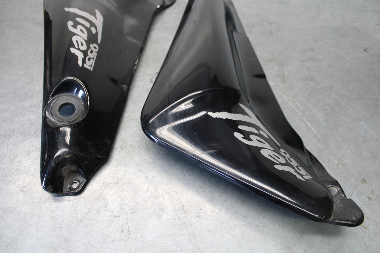 01-06 TRIUMPH TIGER 955I RIGHT LEFT FRONT SIDE SEAT PANELS TRIMS COWLS BB693