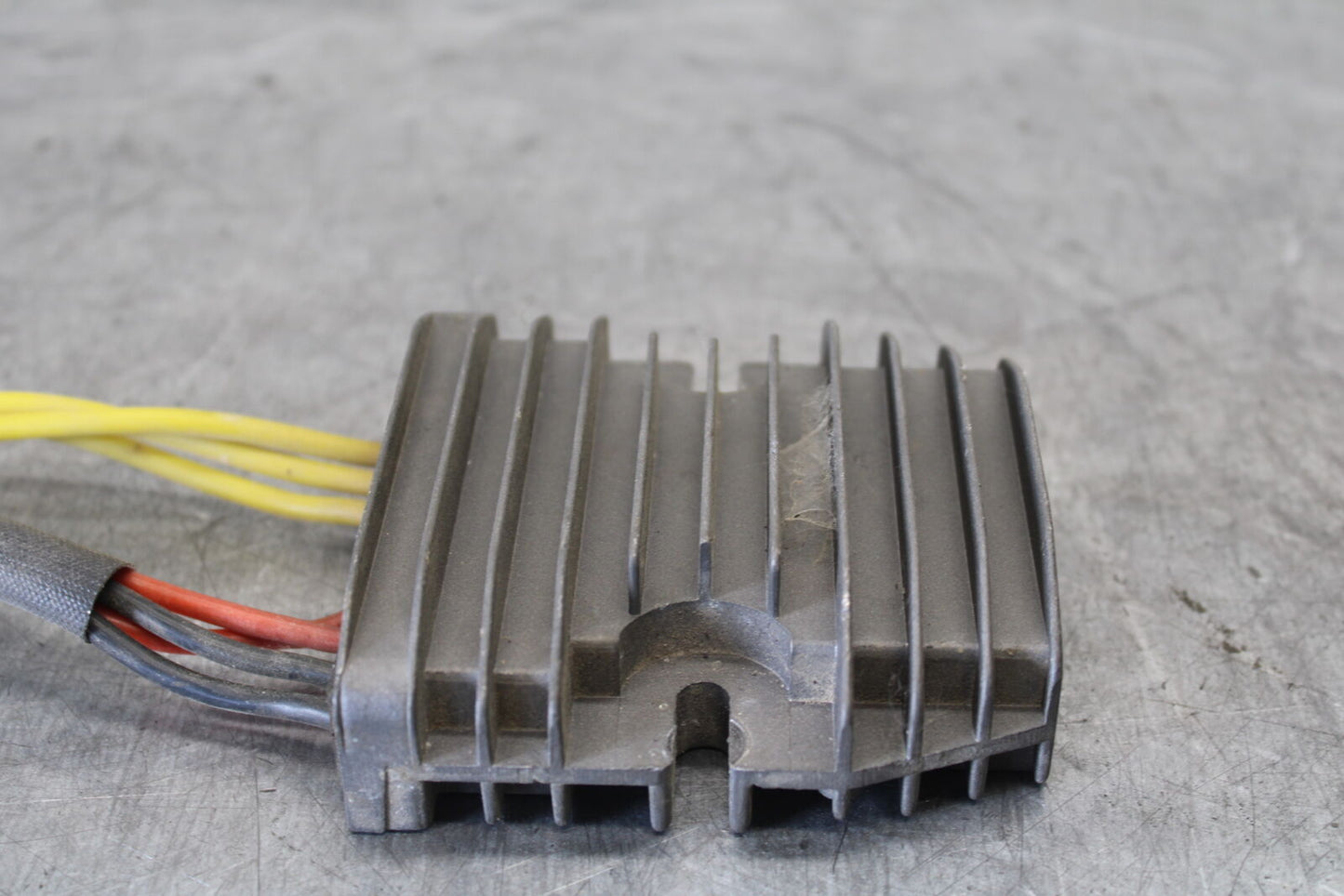 01-06 TRIUMPH TIGER 955I RECTIFIER VOLTAGE REGULATOR BB693