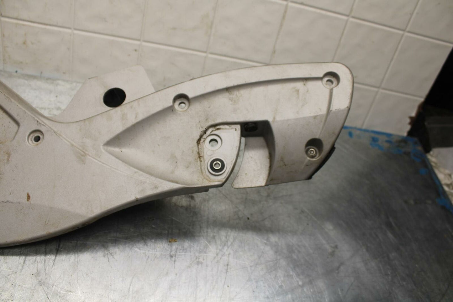 10-12 CAN AM SPYDER RT RIGHT FOOT REST PEG STEP SUPPORT 705002834 BB415