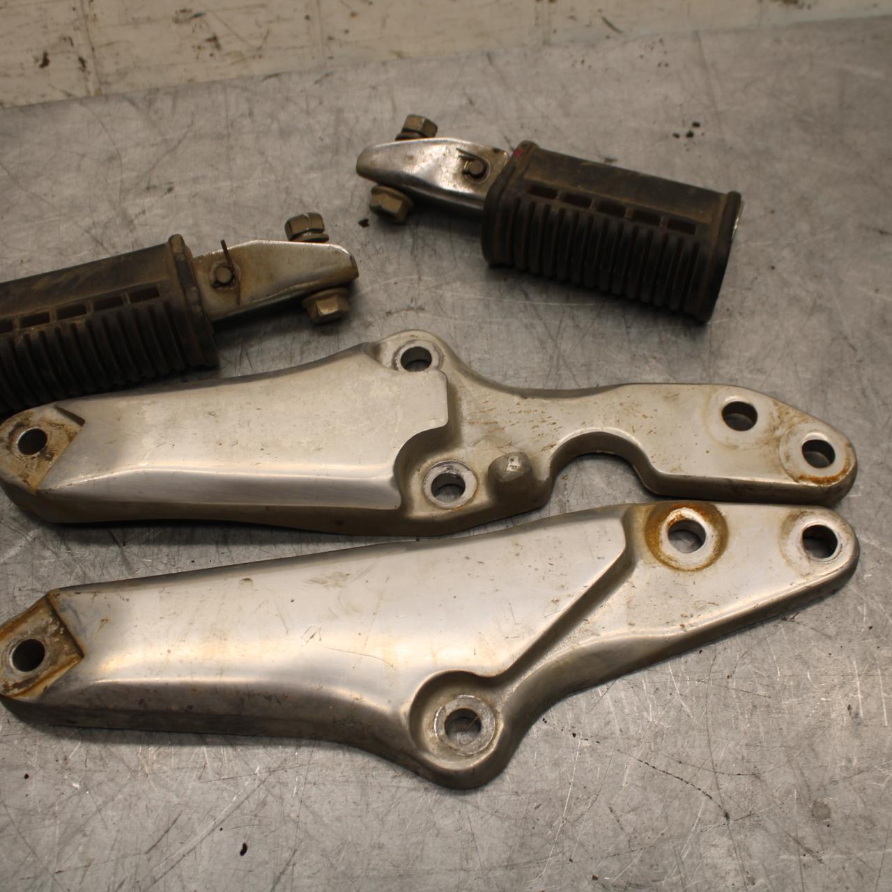 82-83 SUZUKI GS1100GL FRONT FOOT RESTS PEGS STEPS SET PAIR BB30