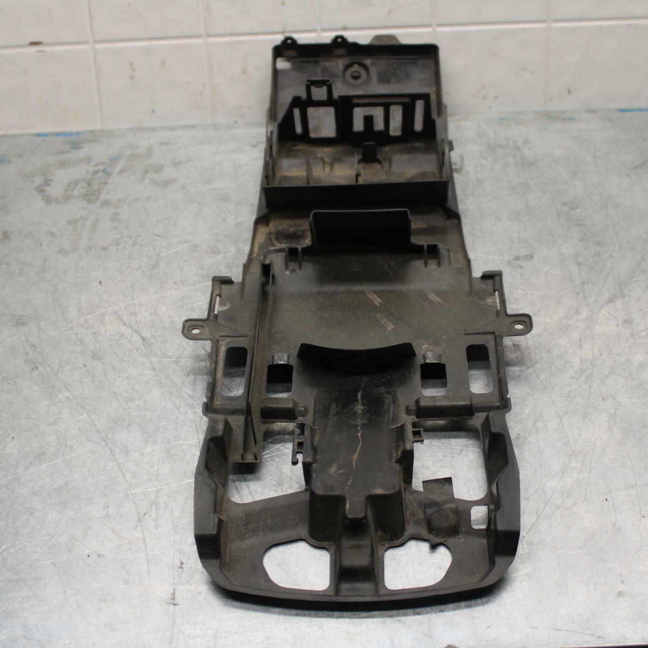 15-21 SUZUKI GSXR600 REAR BACK TAIL UNDERTAIL BATTERY TRAY PLASTIC BB418