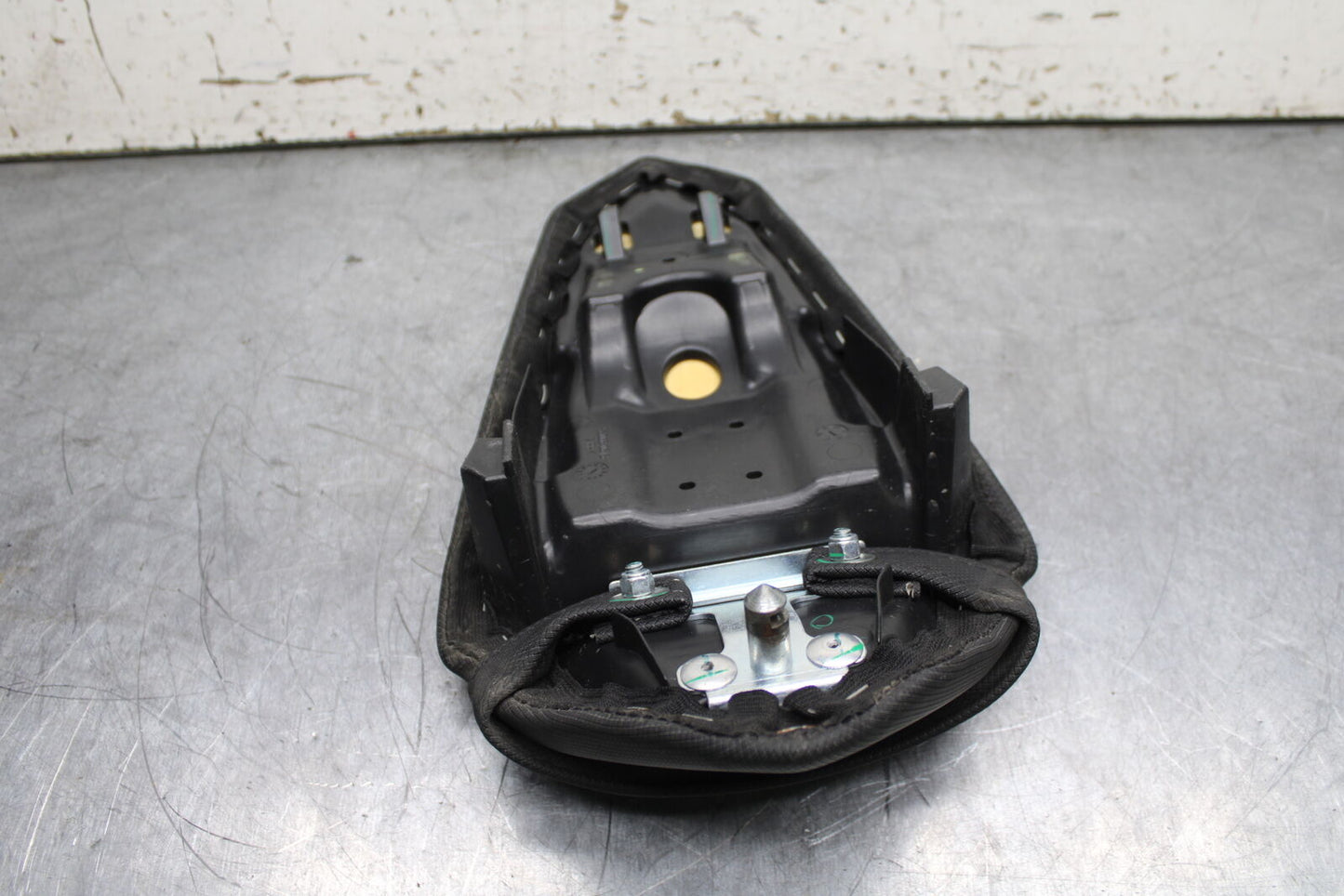 19-22 KAWASAKI Z400 REAR BACK PASSENGER TANDEM SEAT PAD SADDLE PILLION BB738