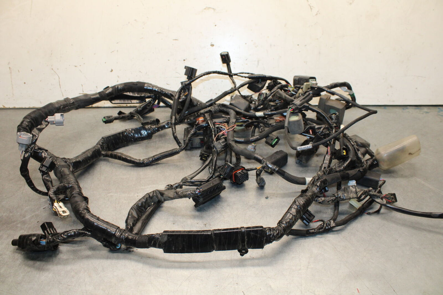 16 KAWASAKI NINJA ZX10R MAIN ENGINE WIRING HARNESS 26031-2117 BB650