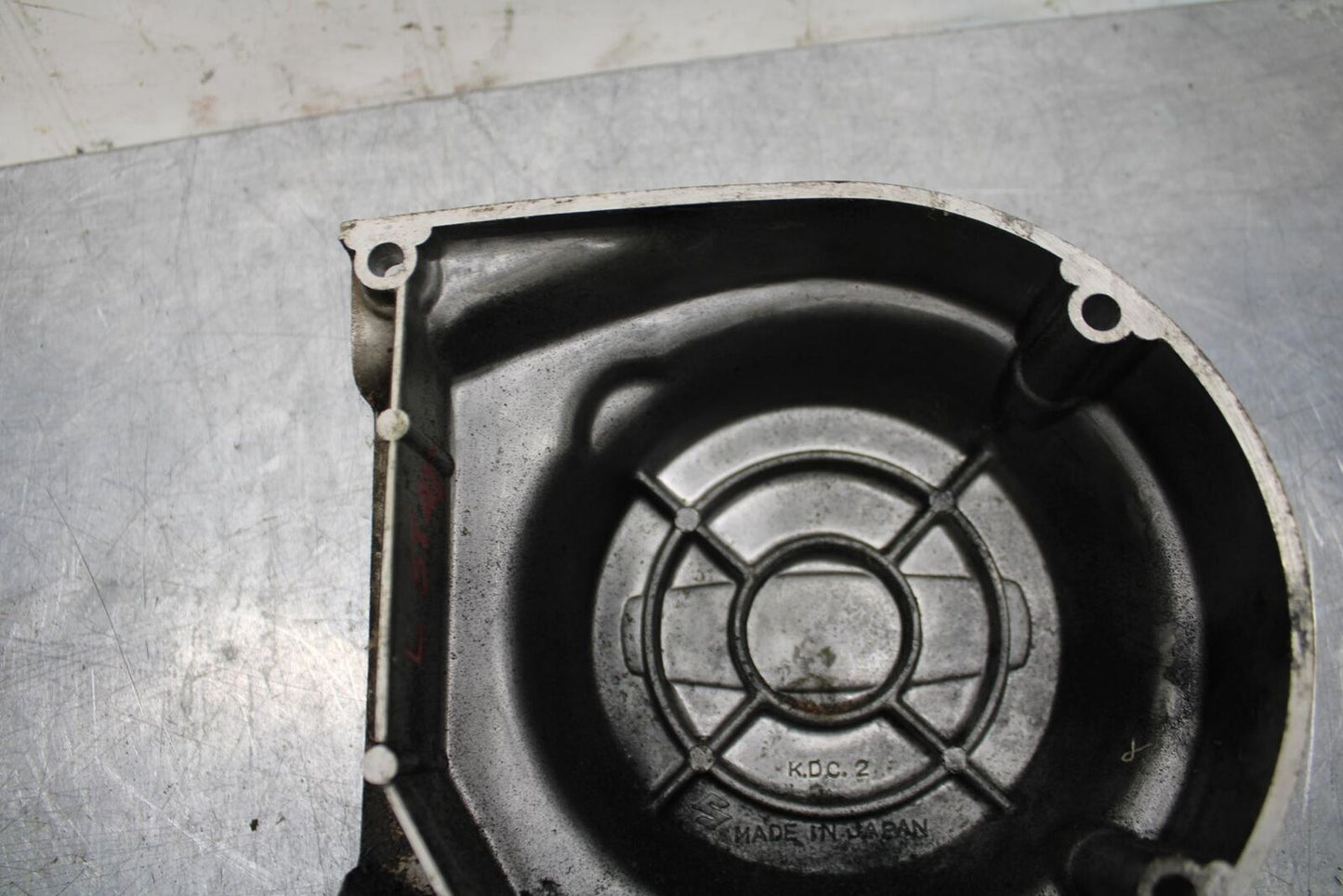 75 SUZUKI GT 550 STATOR MAGNETO ALTERNATOR GENERATOR COVER BB72