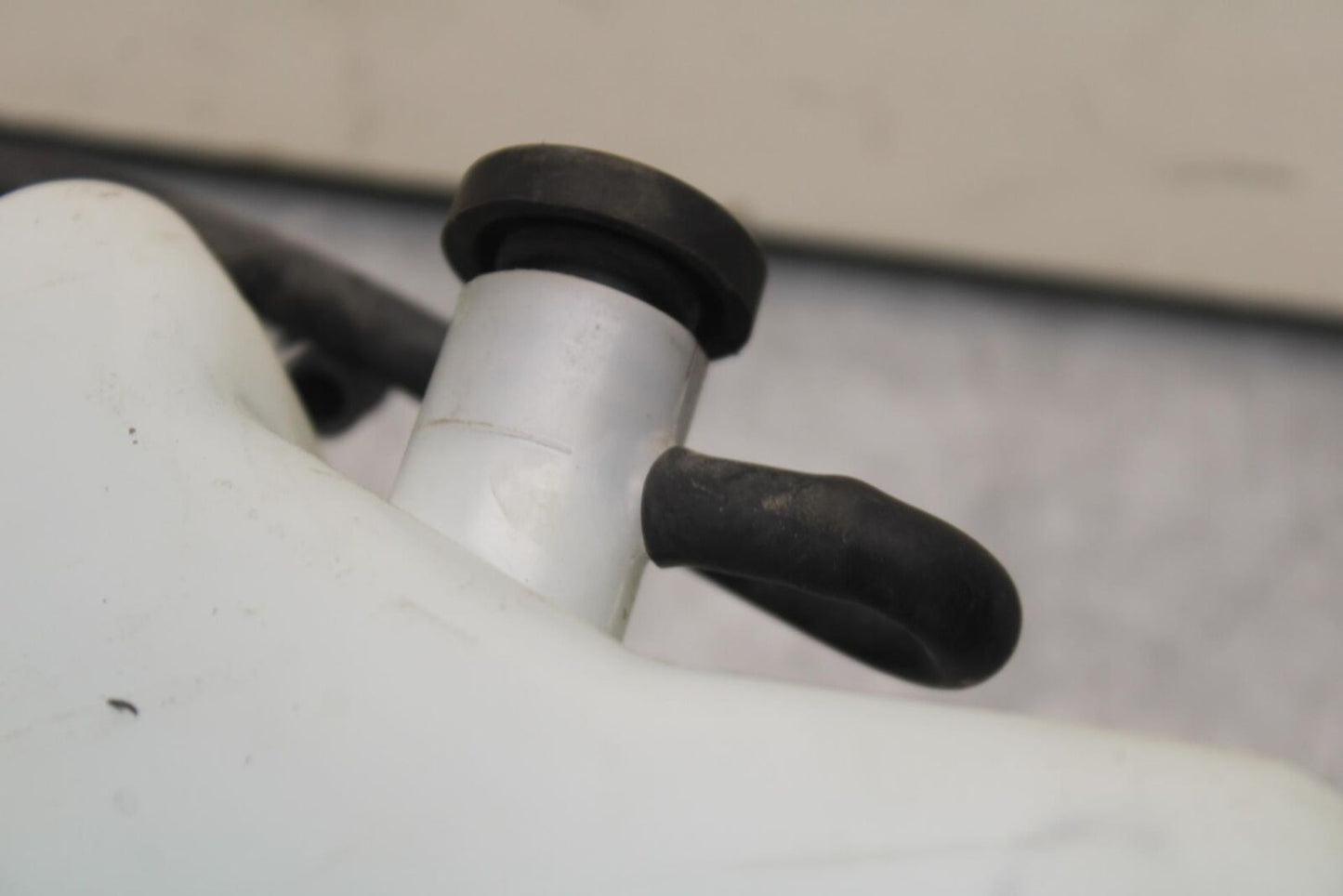 2011 Suzuki GSXR600 COOLANT WATER TANK RESERVOIR BOTTLE BB602