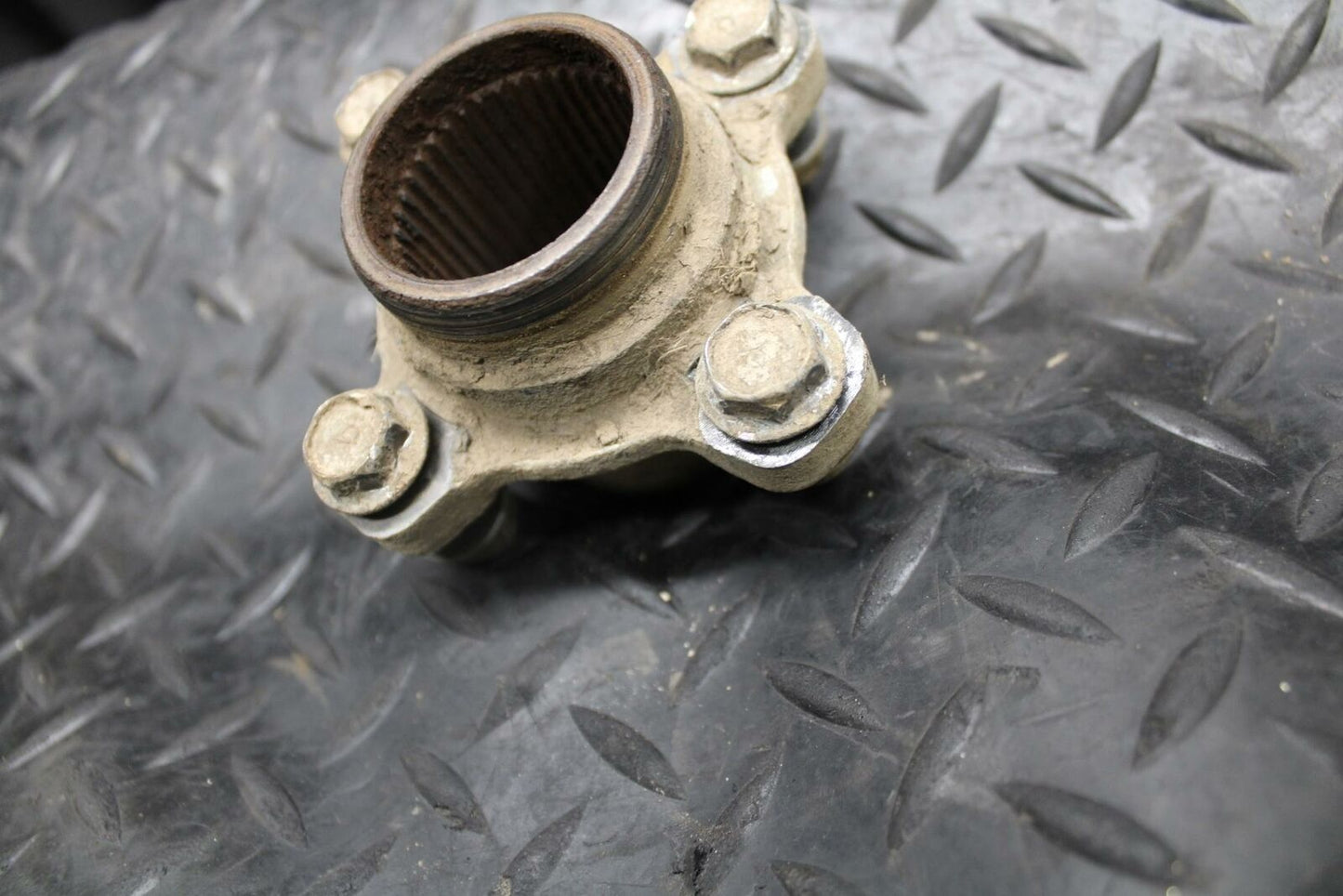 85-86 SUZUKI QUADRACER 250 REAR SPROCKET BRACKET MOUNT HUB BB210