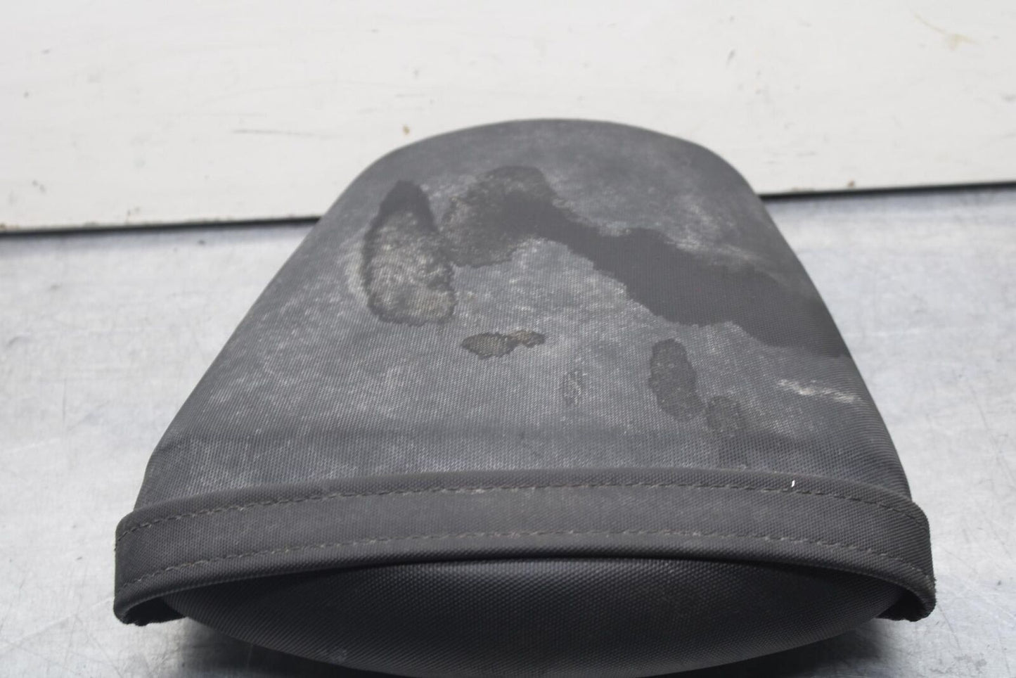 2011 Suzuki GSXR600 REAR BACK PASSENGER TANDEM SEAT PAD SADDLE PILLION BB605