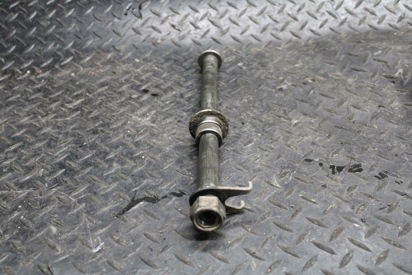 98 HONDA CBR600F3 REAR AXLE BACK WHEEL RIM PIVOT BOLT AXEL 42301-MV9-000 BB201