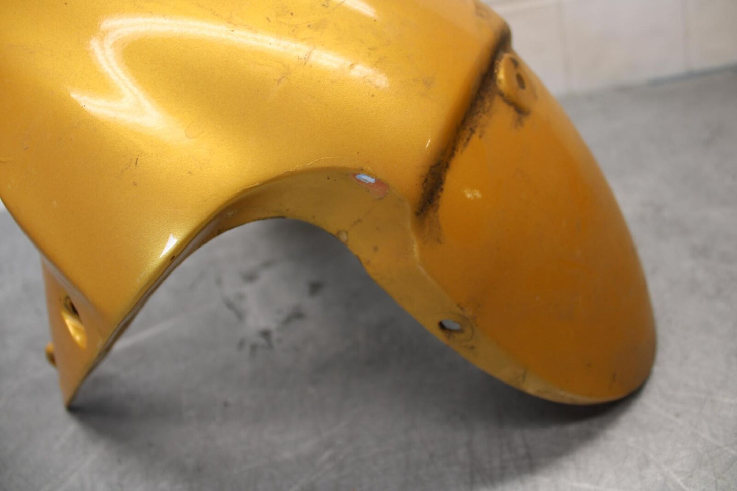 2006 Triumph Daytona 675 Triple FRONT WHEEL FENDER COWL FAIRING BB434